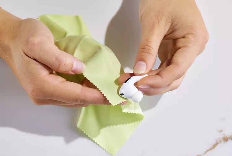 How to clean wireless earbuds exterior with microfiber cloth
