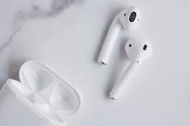 Drying cleaned wireless earbuds and case before use